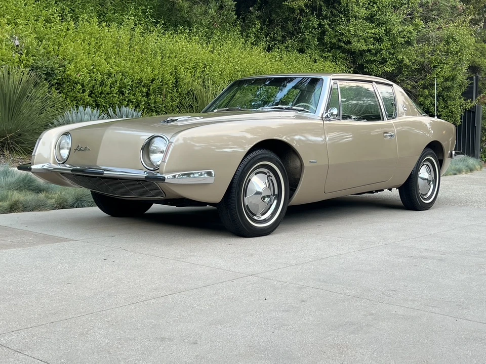 1963 Studebaker Avanti - Image 10 of 31