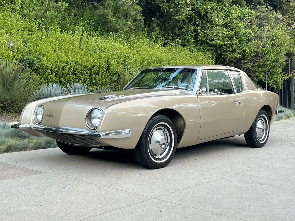 1963 Studebaker Avanti - Image 9 of 31