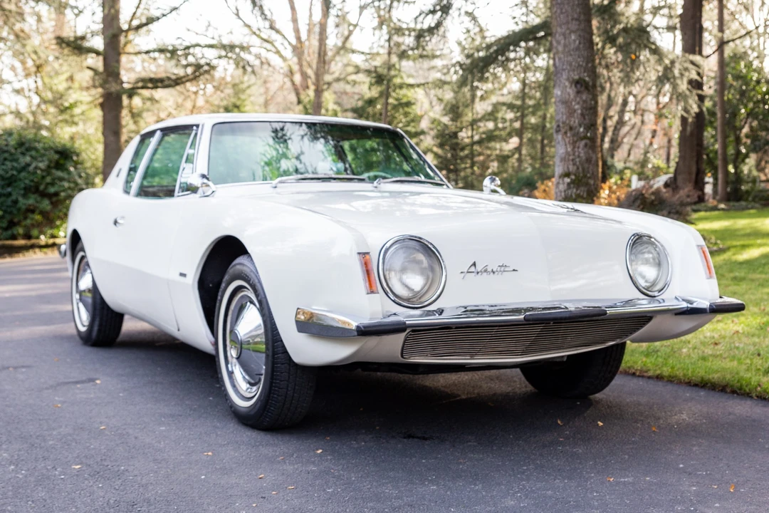 1963 Studebaker Avanti - Image 10 of 31