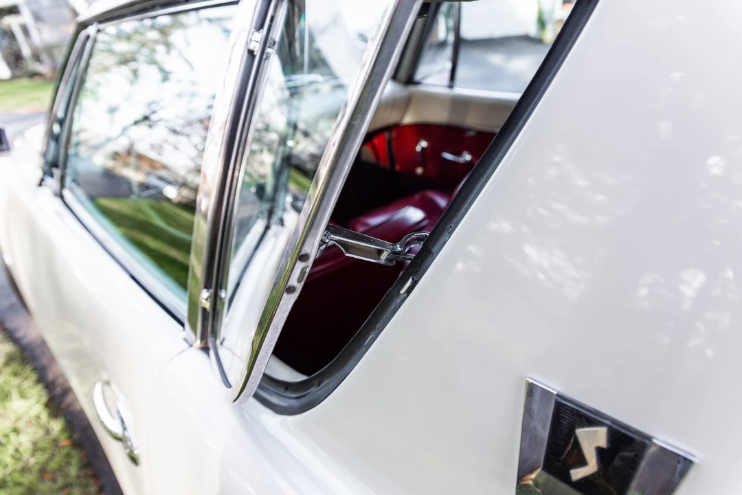1963 Studebaker Avanti - Image 30 of 31
