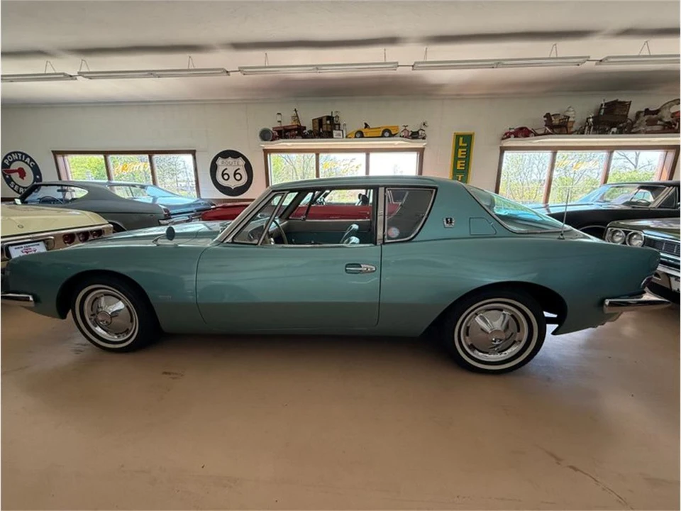 1963 Studebaker Avanti - Image 4 of 9