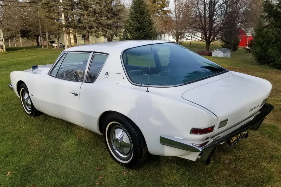 1963 Studebaker Avanti - Image 11 of 31