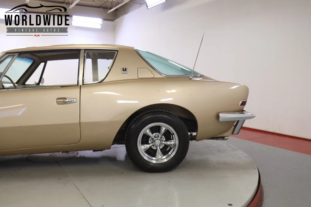 1963 Studebaker Avanti - Image 10 of 12