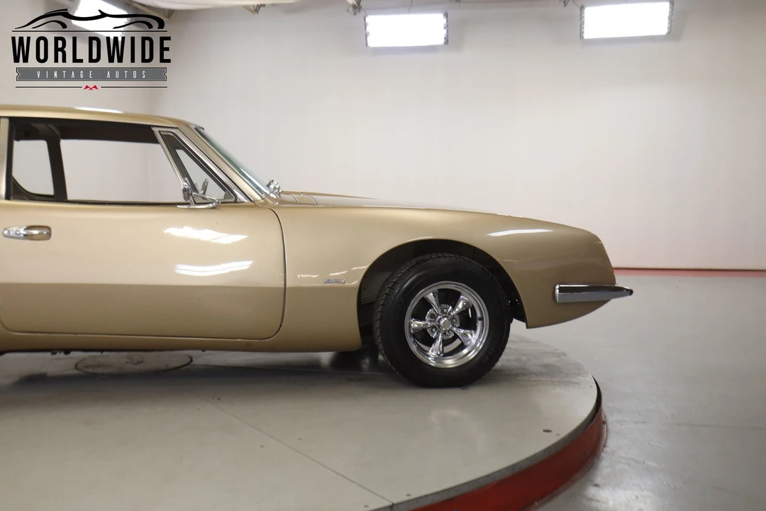 1963 Studebaker Avanti - Image 8 of 12