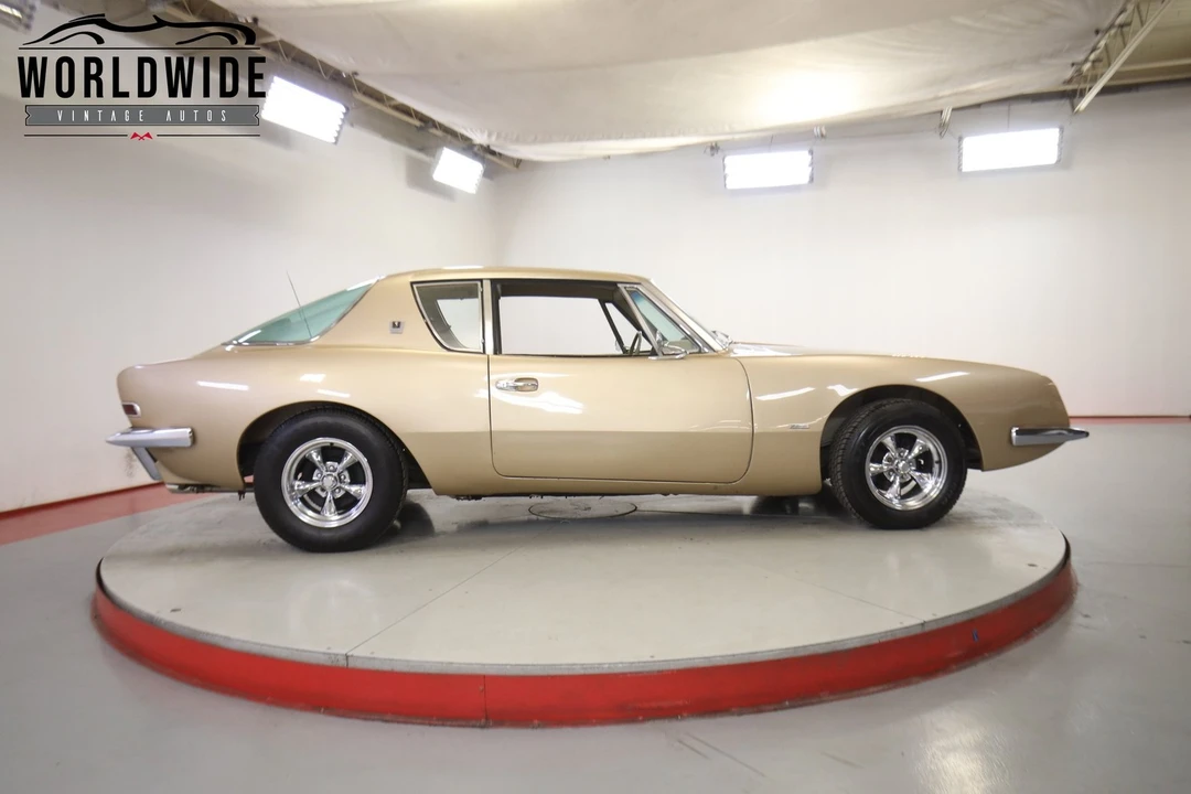 1963 Studebaker Avanti - Image 4 of 12