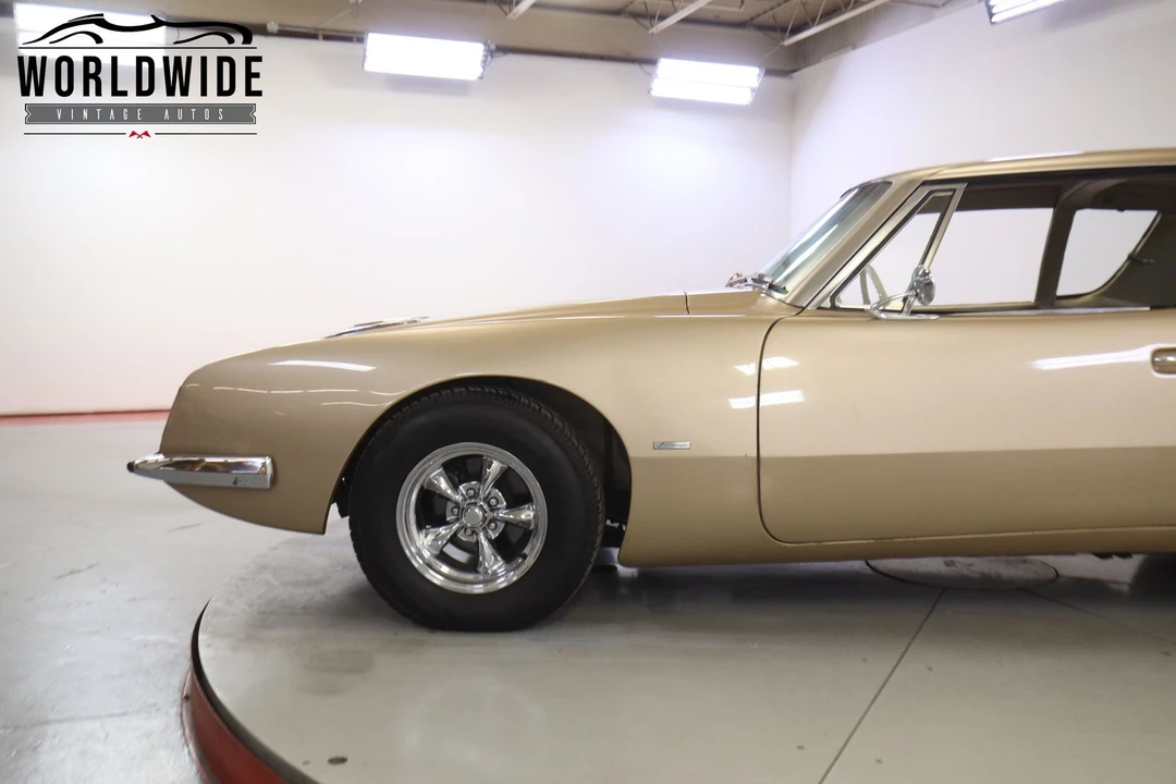1963 Studebaker Avanti - Image 7 of 12