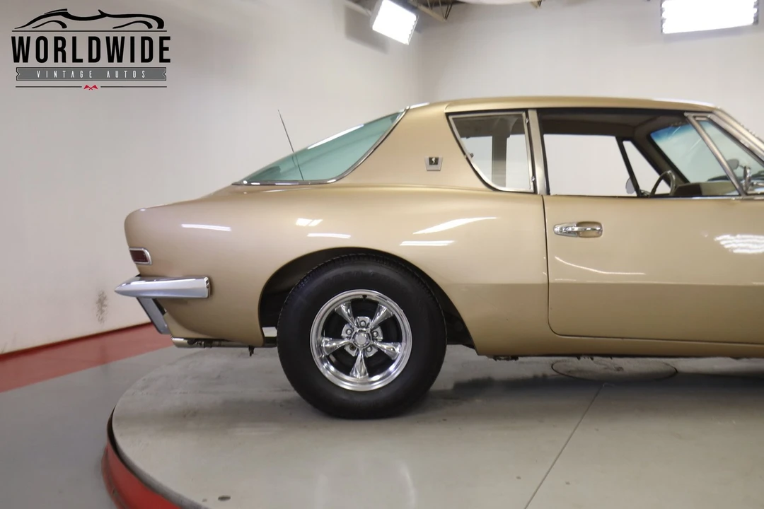 1963 Studebaker Avanti - Image 9 of 12