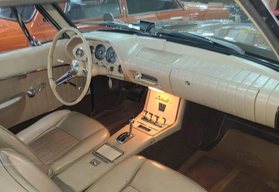 1963 Studebaker Avanti - Image 9 of 13