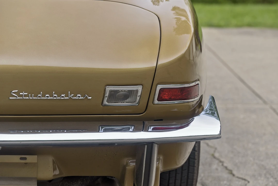 1963 Studebaker Avanti - Image 10 of 31
