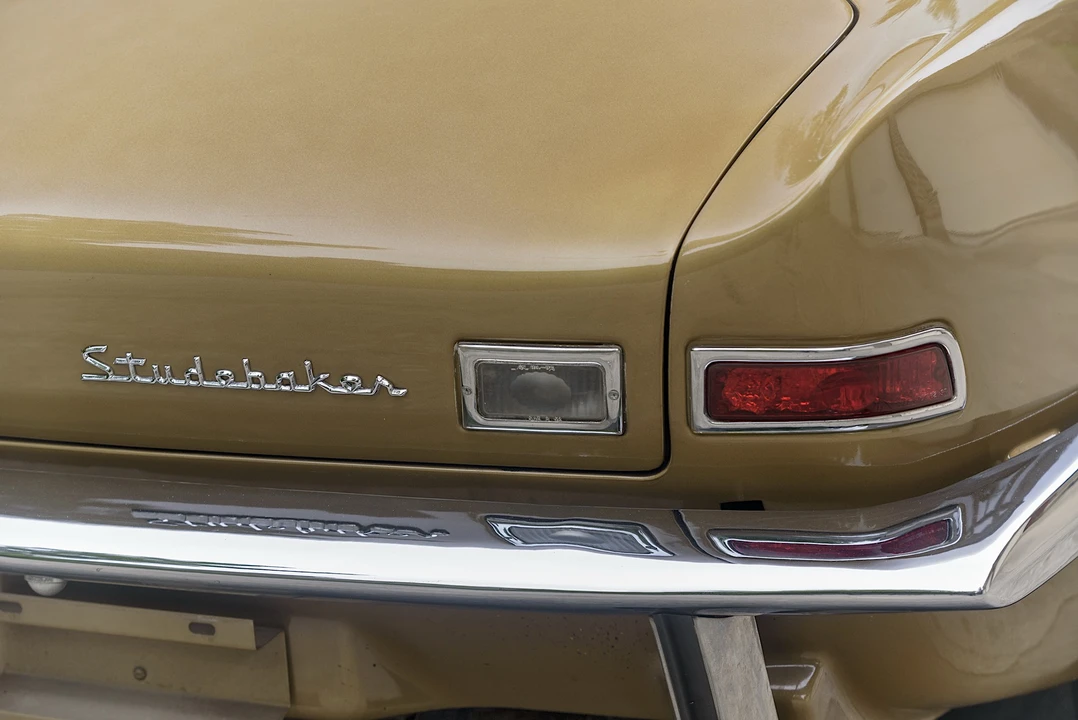1963 Studebaker Avanti - Image 14 of 31