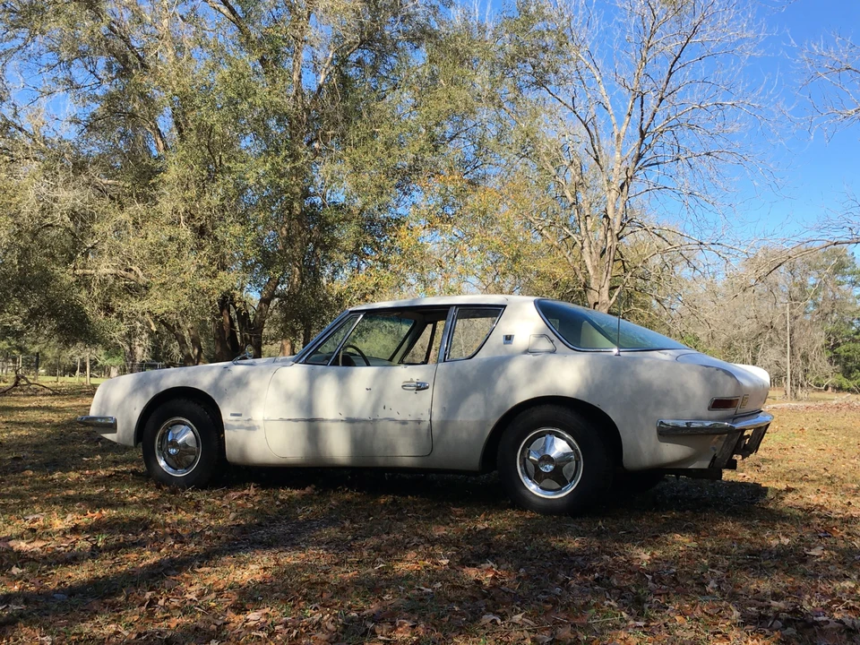 1963 Studebaker Avanti - Image 10 of 31