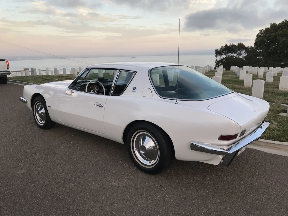 1963 Studebaker Avanti - Image 10 of 31