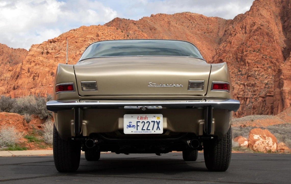 1963 Studebaker Avanti - Image 9 of 31