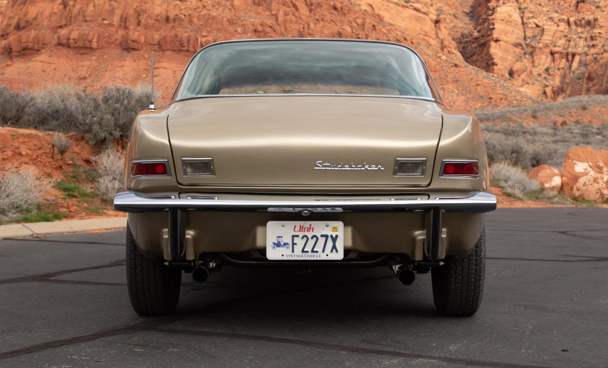 1963 Studebaker Avanti - Image 10 of 31