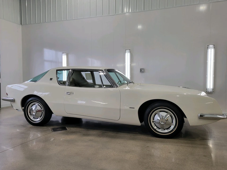 1963 Studebaker Avanti - Image 13 of 31