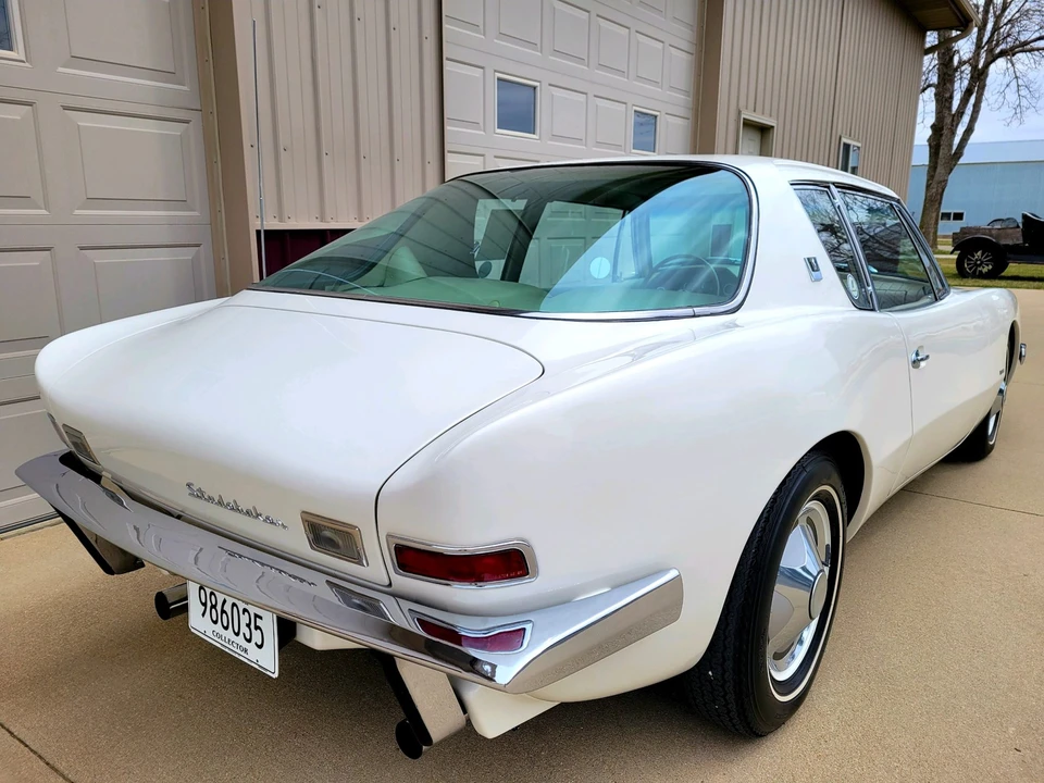 1963 Studebaker Avanti - Image 9 of 31