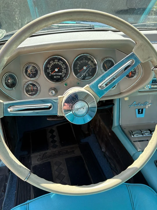 1963 Studebaker Avanti - Image 9 of 10