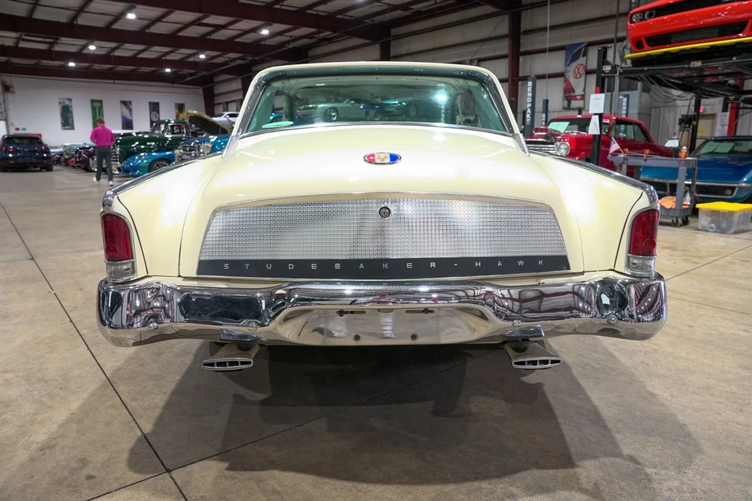 1963 Studebaker Avanti - Image 5 of 31