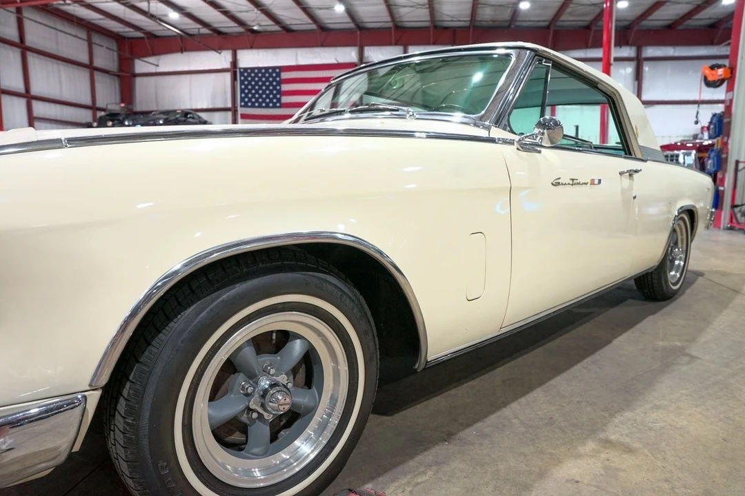 1963 Studebaker Avanti - Image 25 of 31