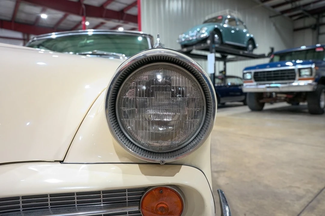 1963 Studebaker Avanti - Image 26 of 31