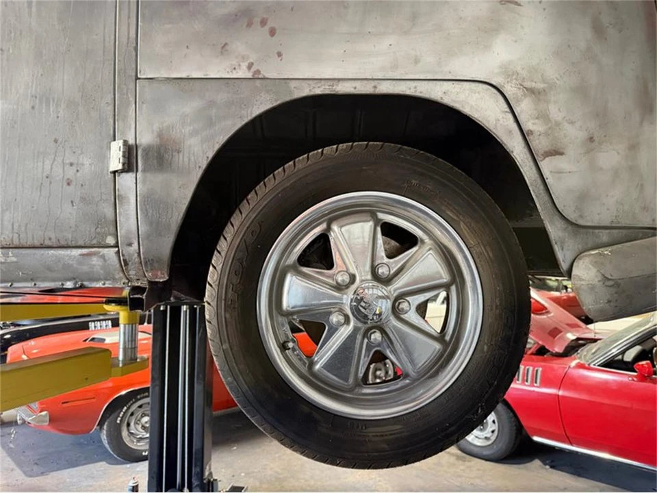 1963 Volkswagen Split-Window Bus - Image 21 of 31