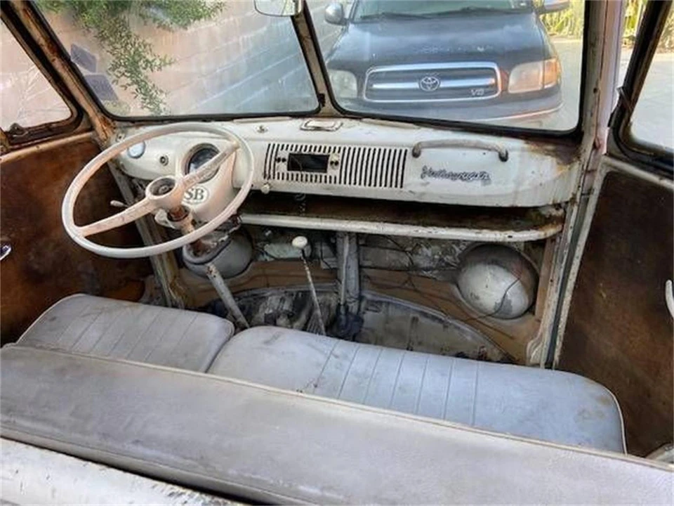 1963 Volkswagen Split-Window Bus - Image 8 of 9