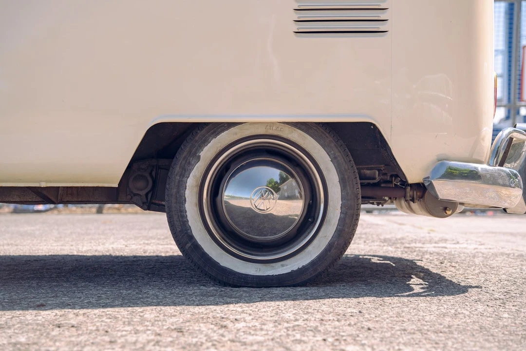 1963 Volkswagen Split-Window Bus - Image 24 of 30