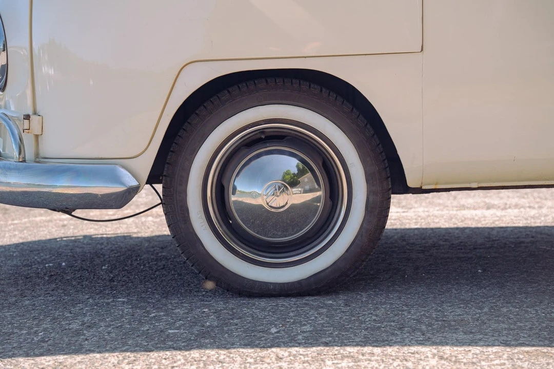 1963 Volkswagen Split-Window Bus - Image 25 of 30