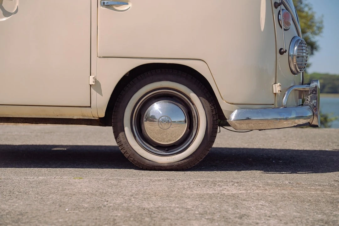 1963 Volkswagen Split-Window Bus - Image 23 of 30