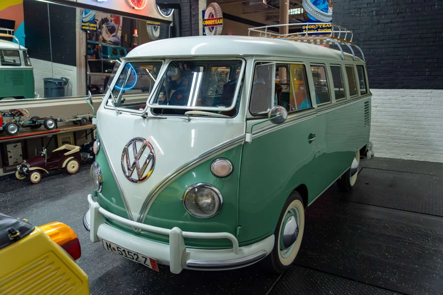 1963 Volkswagen Split-Window Bus - Image 3 of 16
