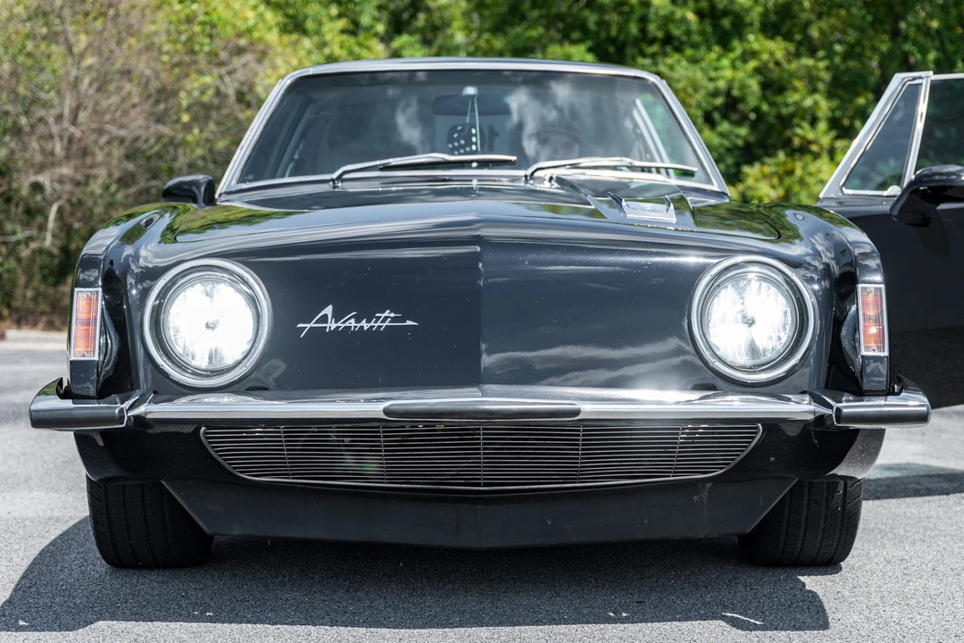 1963 Studebaker Avanti - Image 10 of 31
