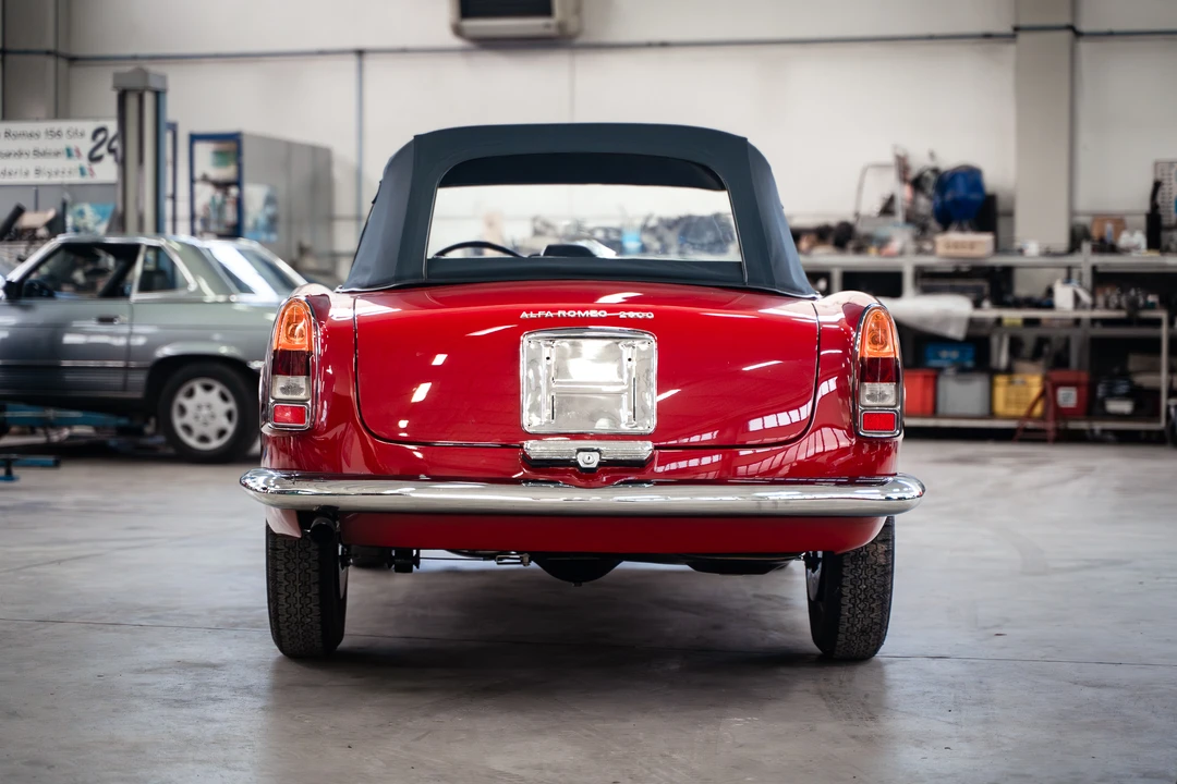 1964 Alfa Romeo 2600 - Image 15 of 31