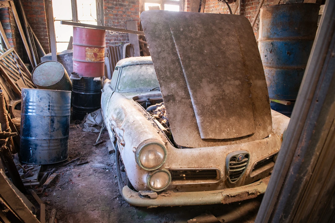 1964 Alfa Romeo 2600 - Image 29 of 31