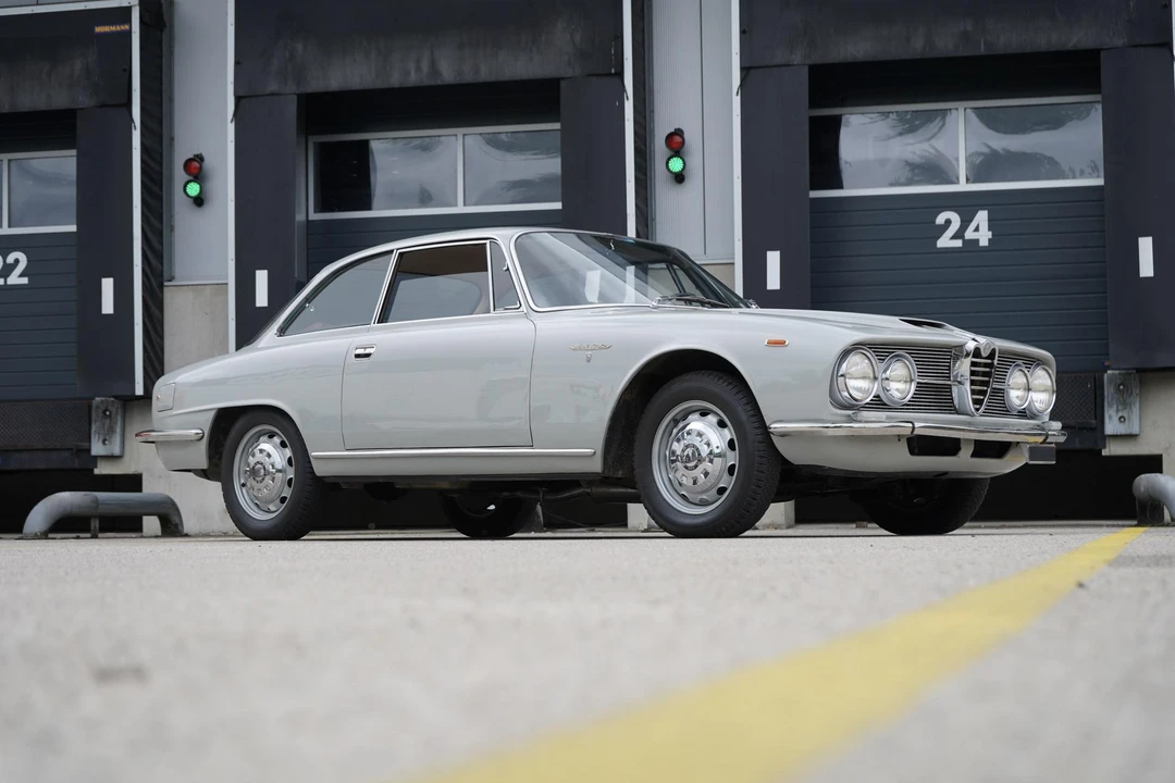 1964 Alfa Romeo 2600 - Image 11 of 31