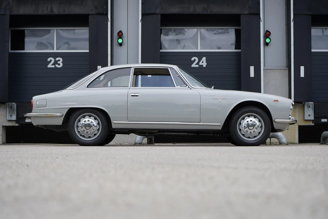 1964 Alfa Romeo 2600 - Image 10 of 31
