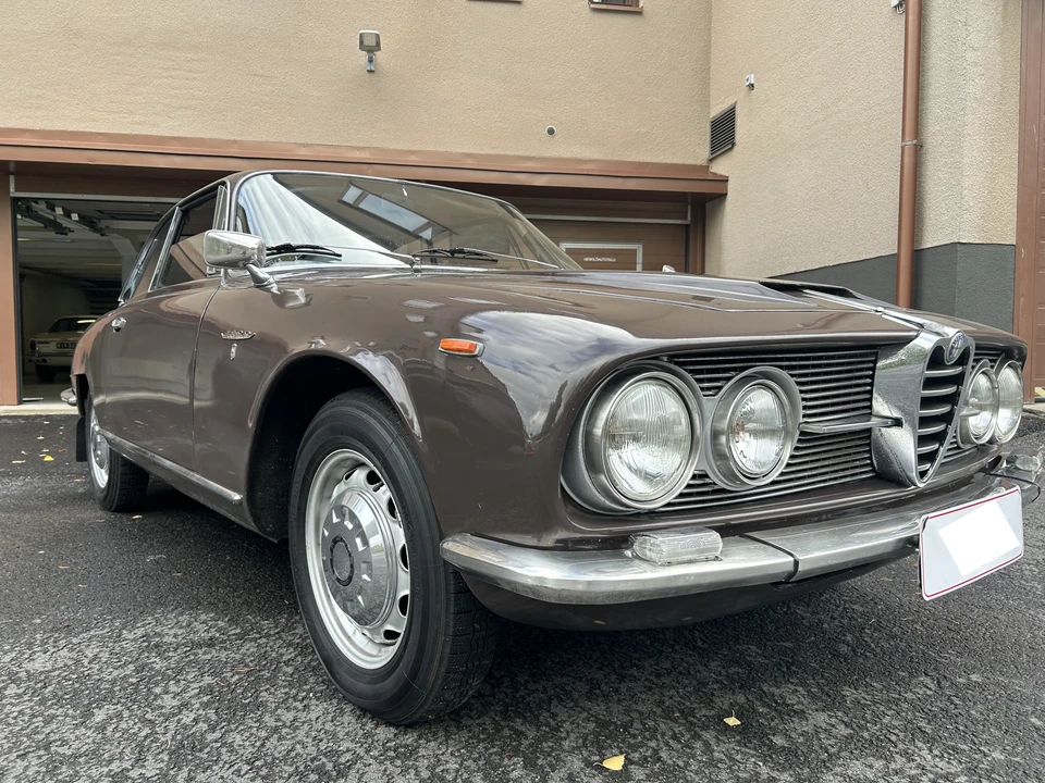 1964 Alfa Romeo 2600 - Image 14 of 31