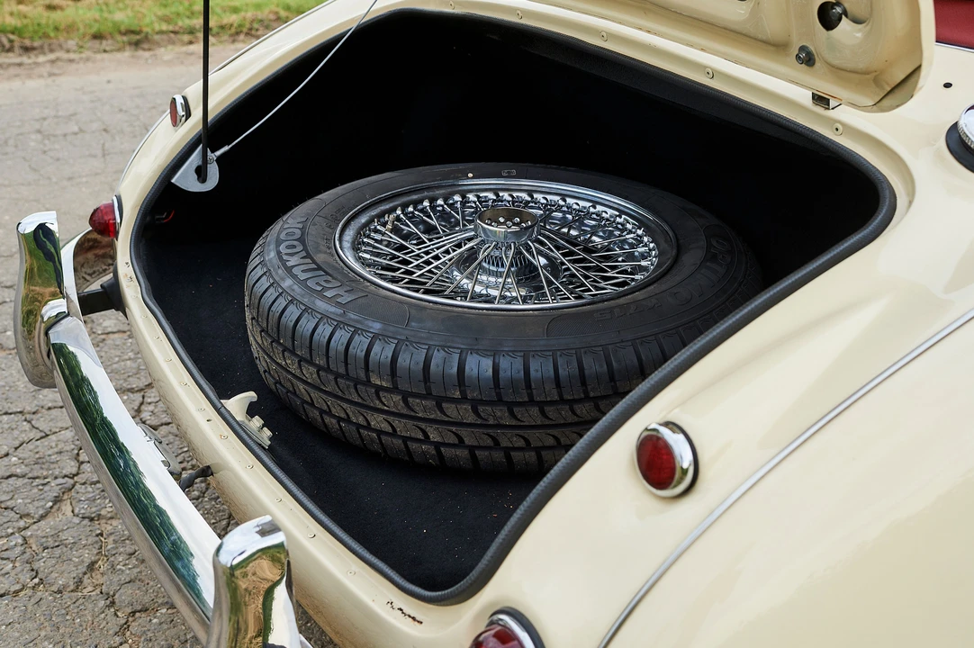 1964 Austin-Healey 3000 Mark III - Image 11 of 31