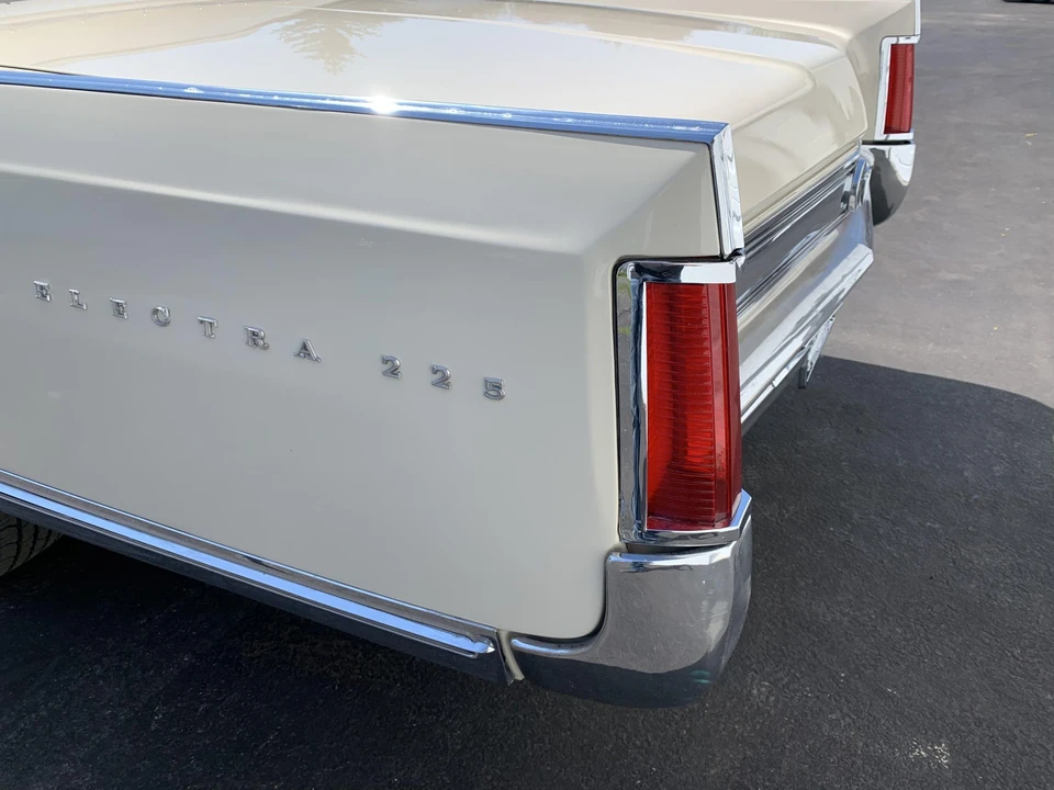 1964 Buick Electra - Image 27 of 31