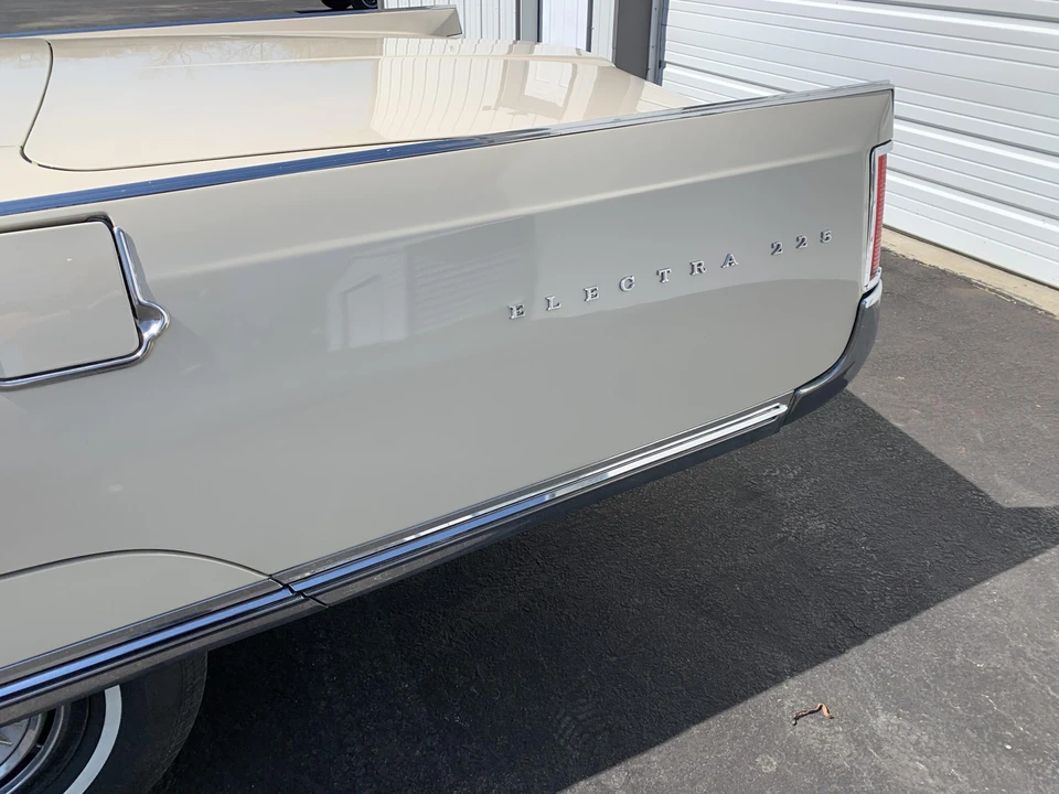 1964 Buick Electra - Image 28 of 31