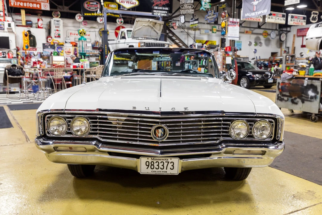 1964 Buick Electra - Image 17 of 31