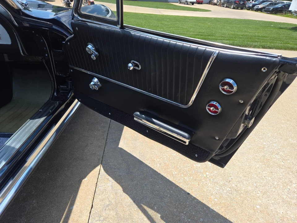1964 Chevrolet Corvette C2 - Image 25 of 31