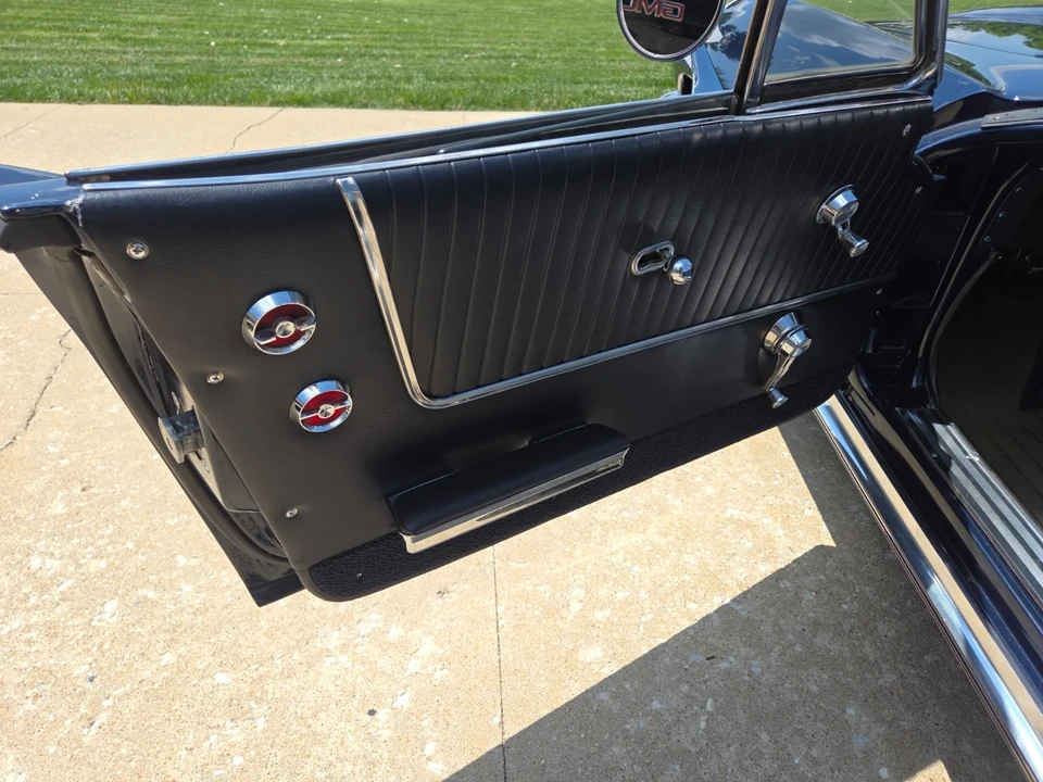 1964 Chevrolet Corvette C2 - Image 19 of 31