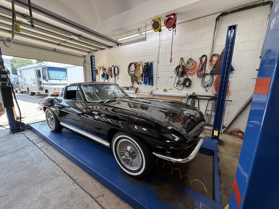 1964 Chevrolet Corvette C2 - Image 13 of 31