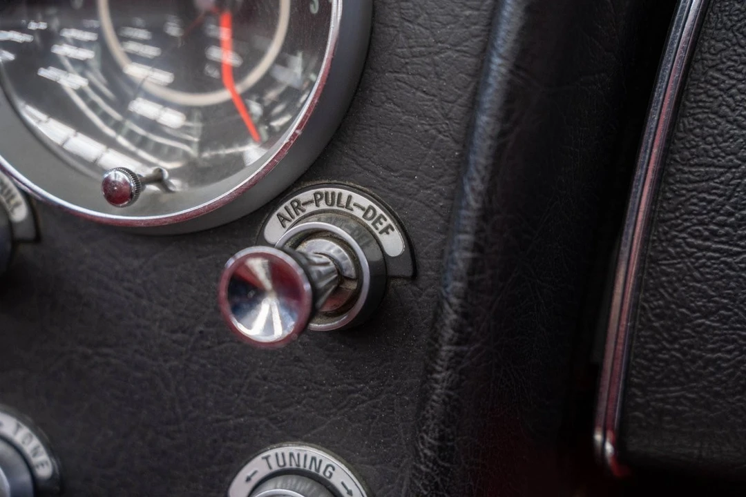 1964 Chevrolet Corvette C2 - Image 21 of 31