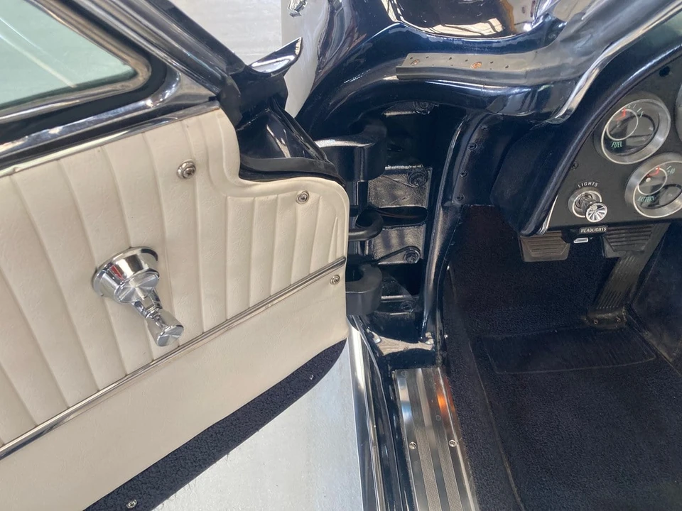 1964 Chevrolet Corvette C2 - Image 22 of 31