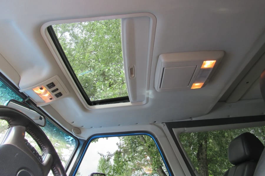 1964 Chevrolet Suburban 5th Gen - Image 6 of 12