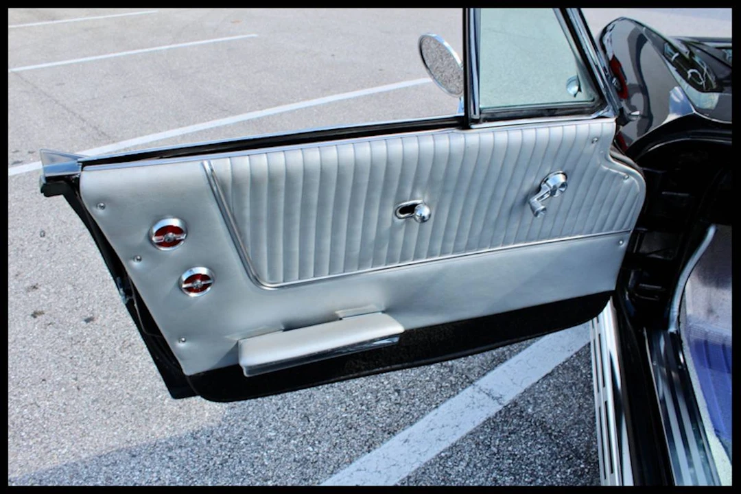 1964 Chevrolet Corvette C2 - Image 14 of 24