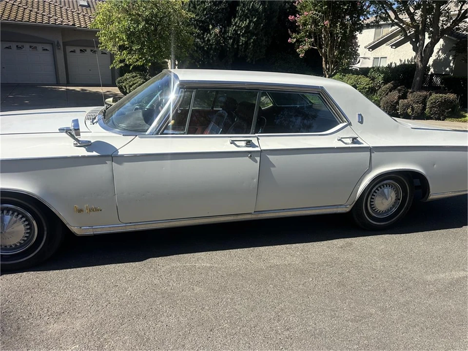 1964 Chrysler New Yorker - Image 8 of 31