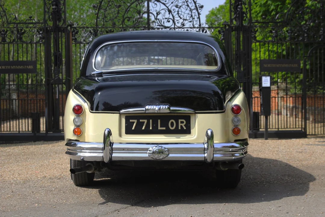 1964 Daimler - Image 21 of 30