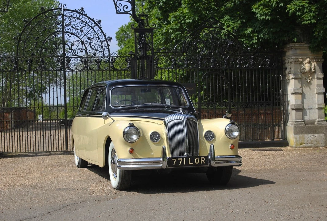 1964 Daimler - Image 3 of 30